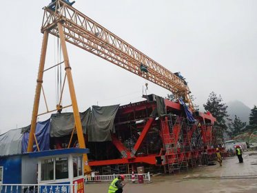 <b>贵州黔东龙门吊租赁厂家 安装注意事项</b>