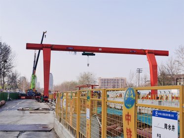 <b>贵州铜仁龙门吊租赁厂家 集装箱龙门吊</b>