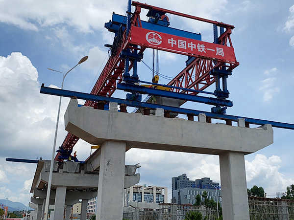 <b>架桥机施工中存在哪些重大安全风险？</b>