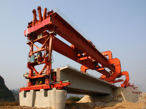 <strong>山东德州架桥机厂家架桥机进场前场地地</strong>